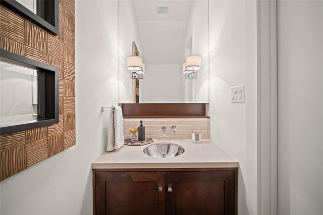 908 East 23rd, Houston, TX 77009