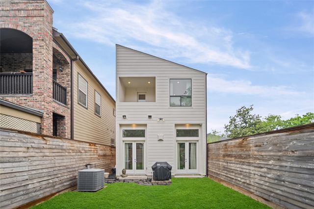 908 East 23rd, Houston, TX 77009