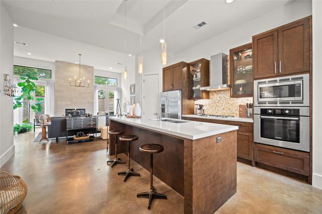 908 East 23rd, Houston, TX 77009