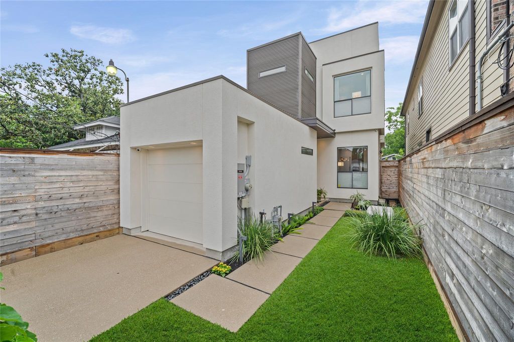 908 East 23rd, Houston, TX 77009