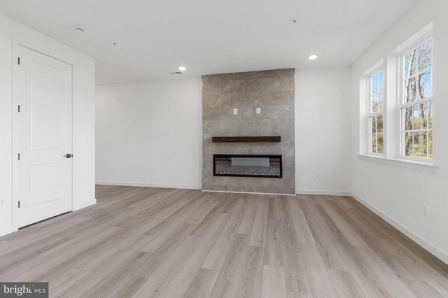 5724 HOWARD DR, Glen Burnie, MD 21060