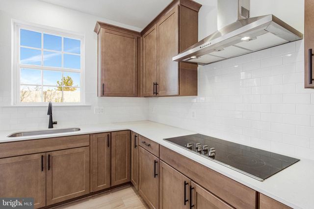 5724 HOWARD DR, Glen Burnie, MD 21060