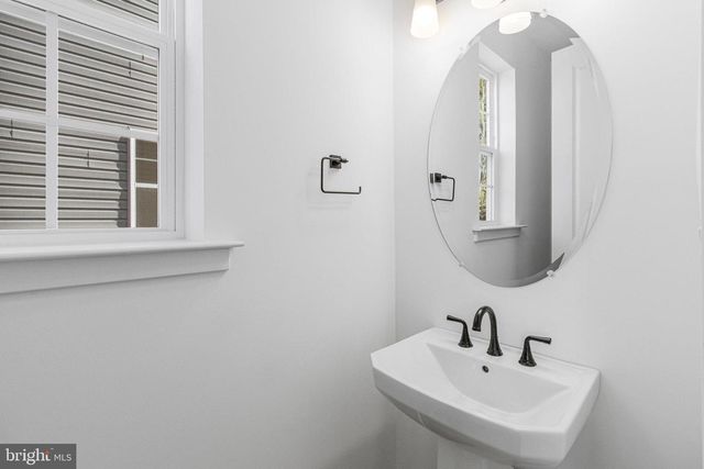 5724 HOWARD DR, Glen Burnie, MD 21060