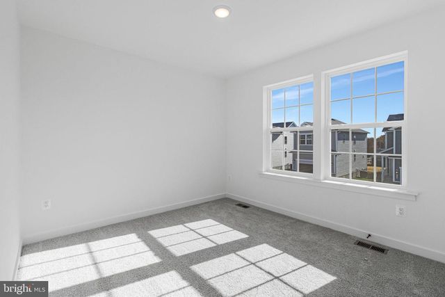 5724 HOWARD DR, Glen Burnie, MD 21060