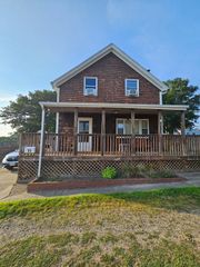 23 Rock St, Acushnet, MA 02743