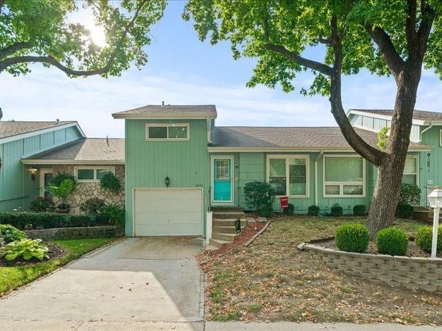 6521 W 49th Street, Mission, KS 66202