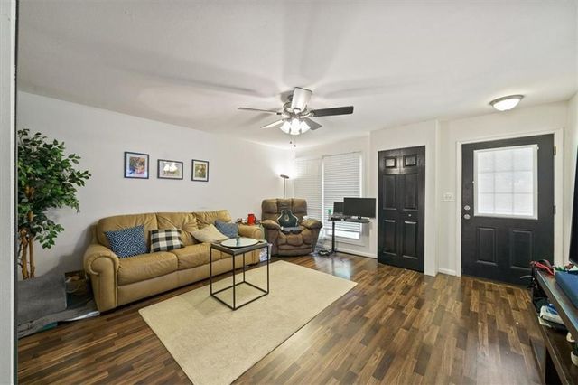 6521 W 49th Street, Mission, KS 66202