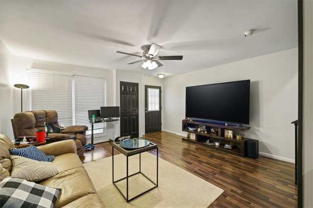 6521 W 49th Street, Mission, KS 66202