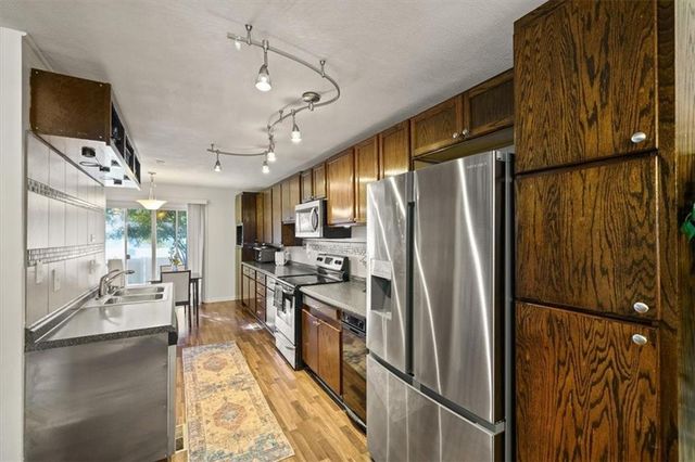 6521 W 49th Street, Mission, KS 66202