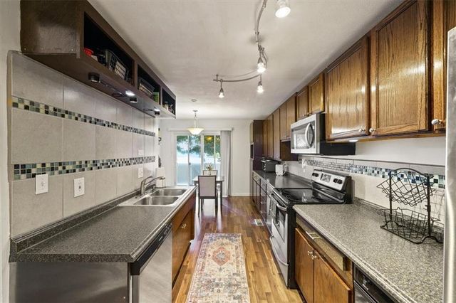 6521 W 49th Street, Mission, KS 66202