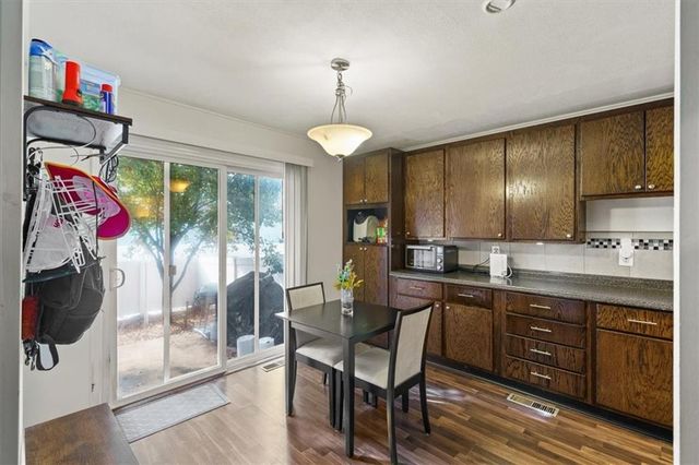 6521 W 49th Street, Mission, KS 66202