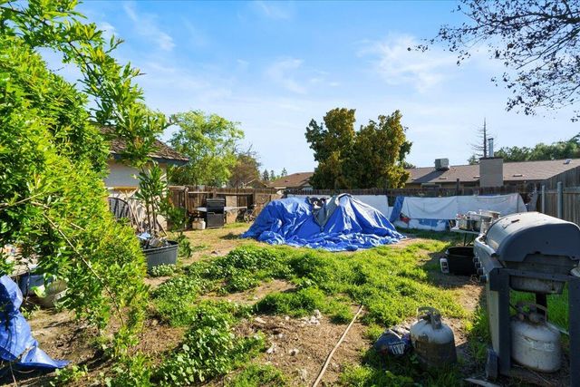 1222 N Laspina Street, Tulare, CA 93274
