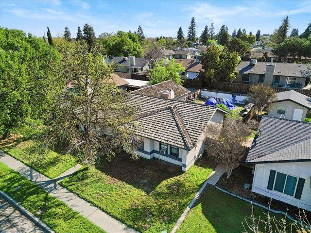 1222 N Laspina Street, Tulare, CA 93274