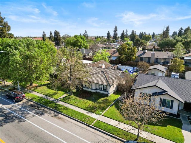 1222 N Laspina Street, Tulare, CA 93274