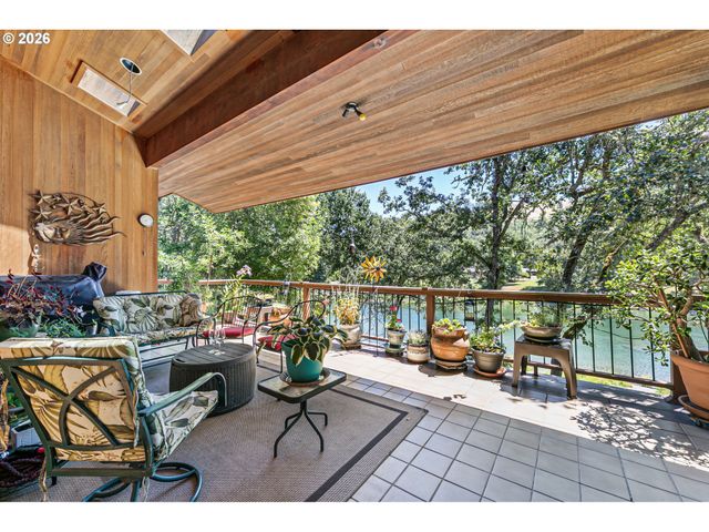 375 ACORN Dr, Roseburg, OR 97470