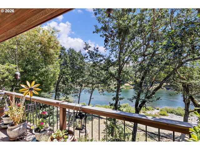 375 ACORN Dr, Roseburg, OR 97470