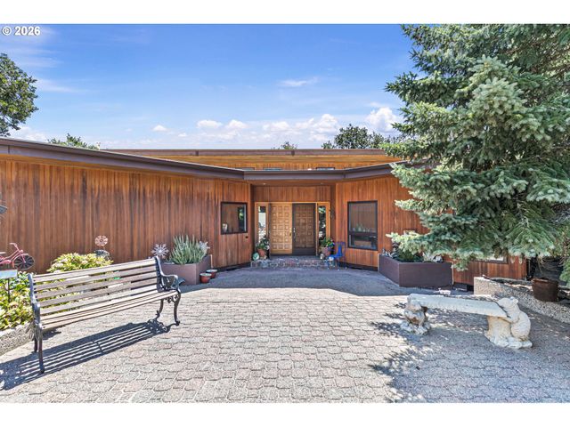 375 ACORN Dr, Roseburg, OR 97470
