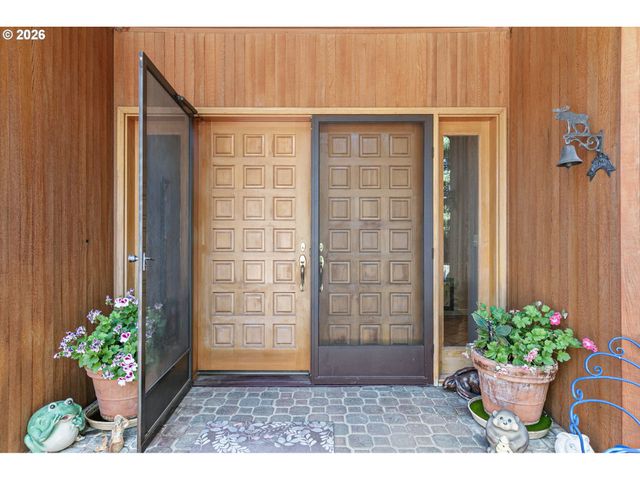 375 ACORN Dr, Roseburg, OR 97470