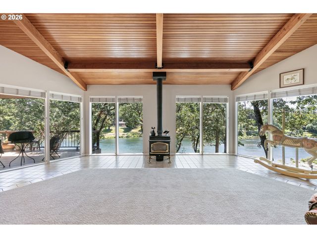 375 ACORN Dr, Roseburg, OR 97470