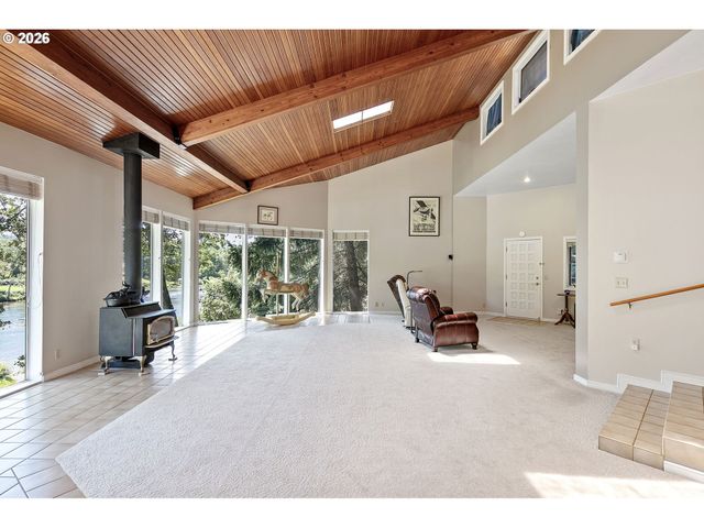 375 ACORN Dr, Roseburg, OR 97470