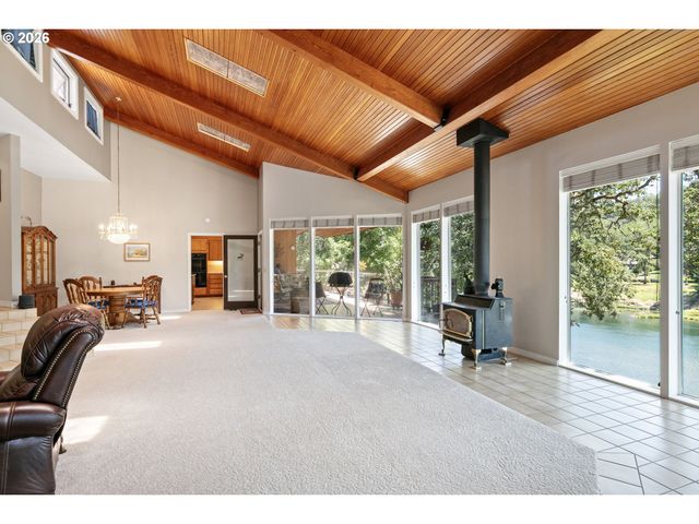 375 ACORN Dr, Roseburg, OR 97470