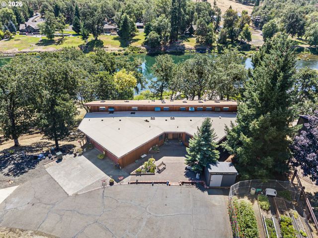 375 ACORN Dr, Roseburg, OR 97470