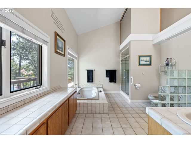 375 ACORN Dr, Roseburg, OR 97470