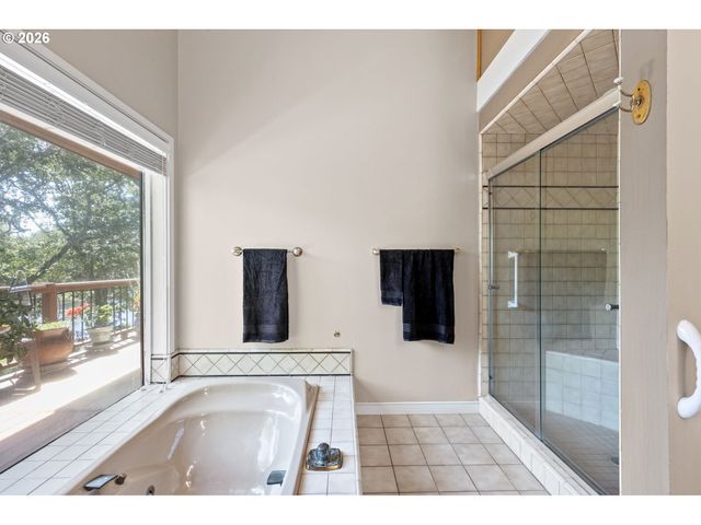 375 ACORN Dr, Roseburg, OR 97470