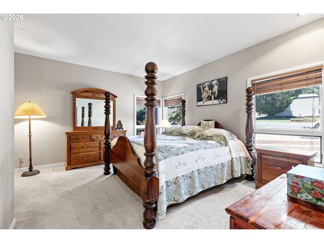 375 ACORN Dr, Roseburg, OR 97470