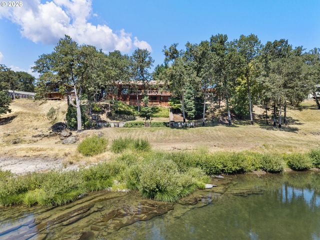 375 ACORN Dr, Roseburg, OR 97470