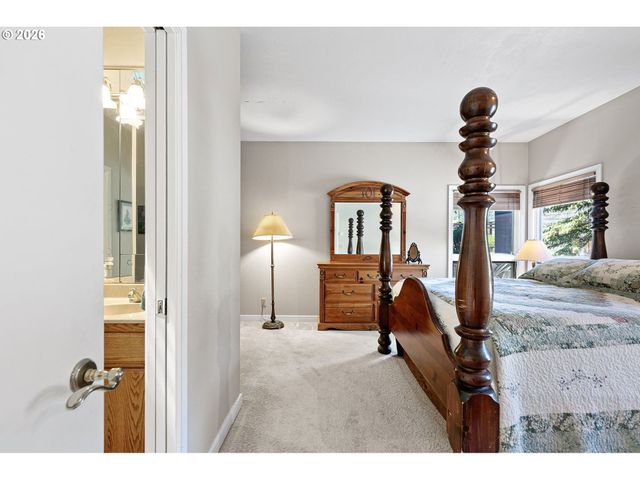 375 ACORN Dr, Roseburg, OR 97470