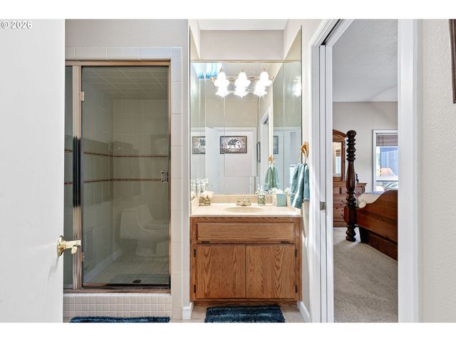 375 ACORN Dr, Roseburg, OR 97470