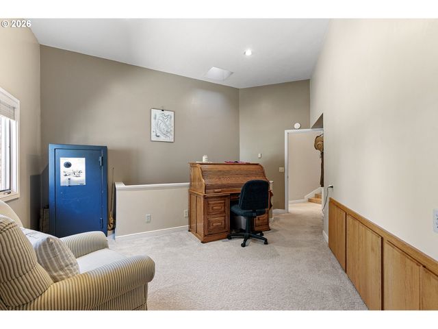 375 ACORN Dr, Roseburg, OR 97470