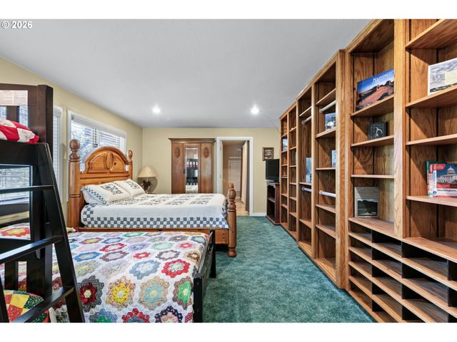 375 ACORN Dr, Roseburg, OR 97470