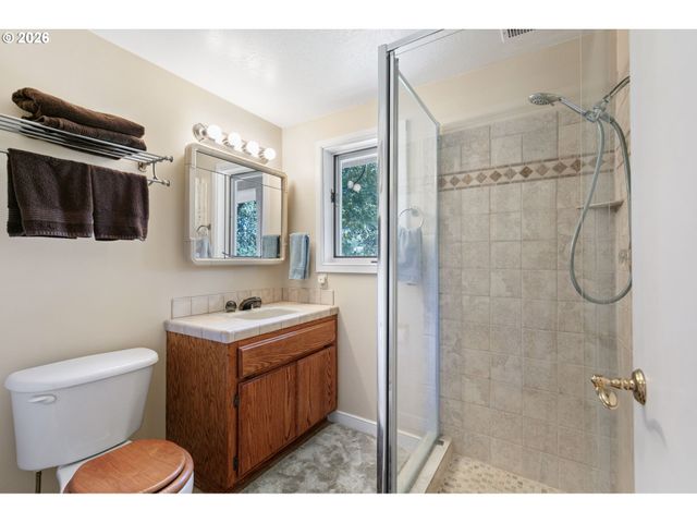 375 ACORN Dr, Roseburg, OR 97470