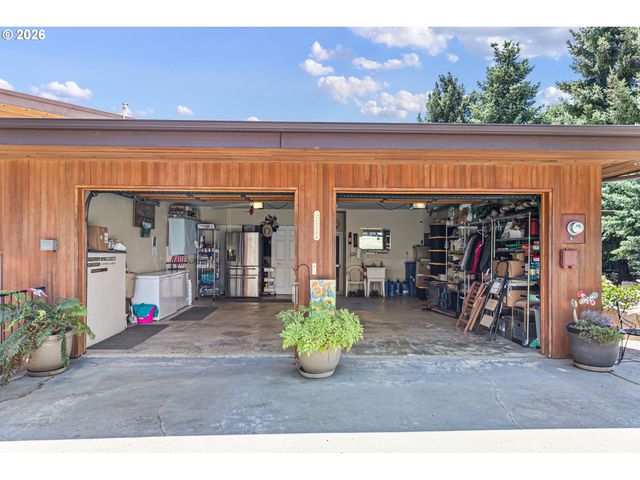 375 ACORN Dr, Roseburg, OR 97470