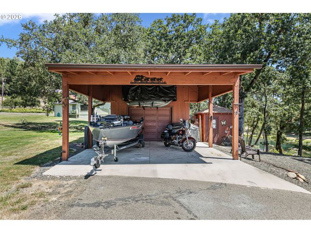 375 ACORN Dr, Roseburg, OR 97470