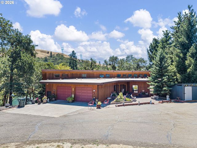 375 ACORN Dr, Roseburg, OR 97470