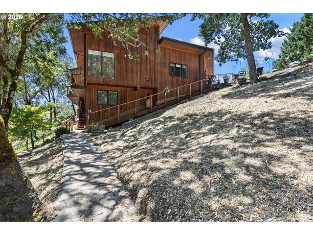 375 ACORN Dr, Roseburg, OR 97470