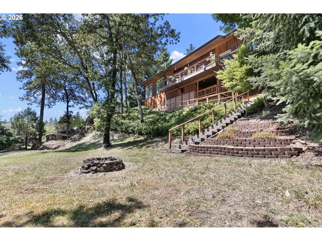 375 ACORN Dr, Roseburg, OR 97470