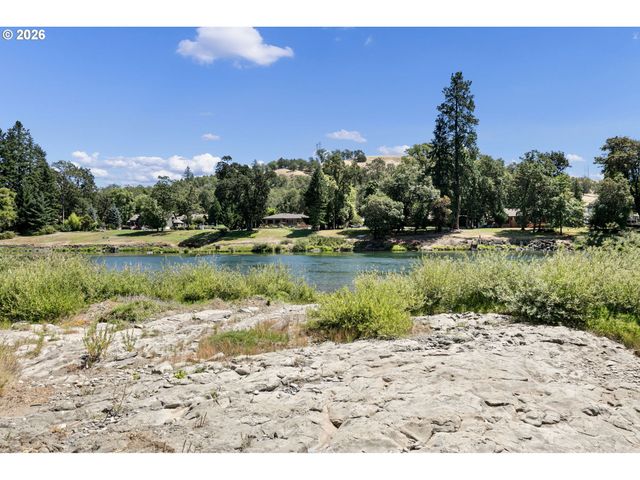 375 ACORN Dr, Roseburg, OR 97470