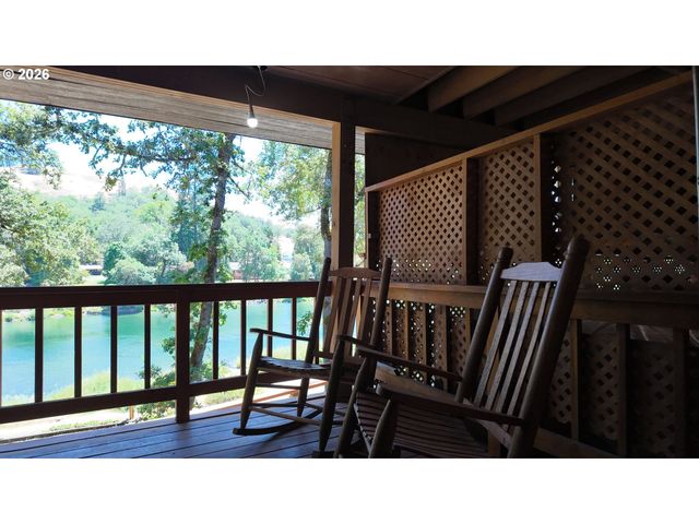 375 ACORN Dr, Roseburg, OR 97470