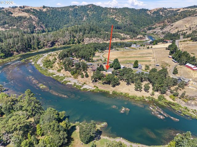 375 ACORN Dr, Roseburg, OR 97470