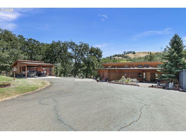 375 ACORN Dr, Roseburg, OR 97470