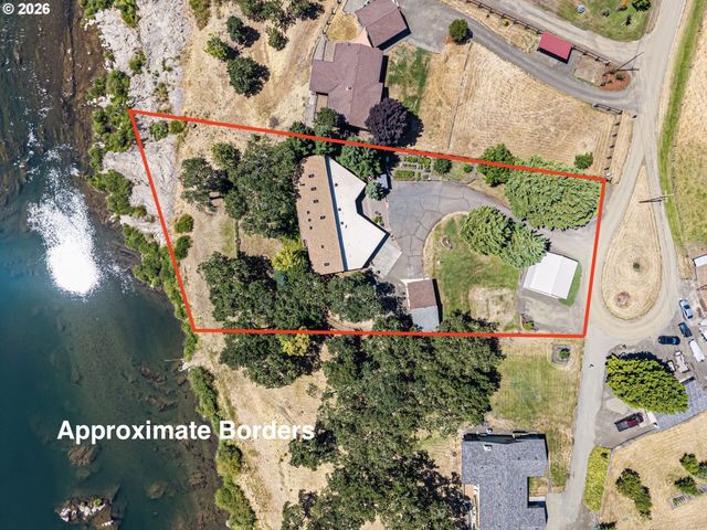 375 ACORN Dr, Roseburg, OR 97470