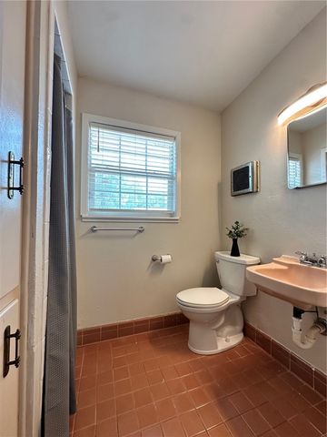 723 Santa Barbara Dr, Kingsville, TX 78363