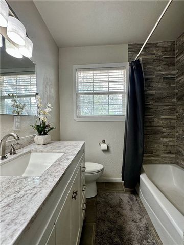 723 Santa Barbara Dr, Kingsville, TX 78363