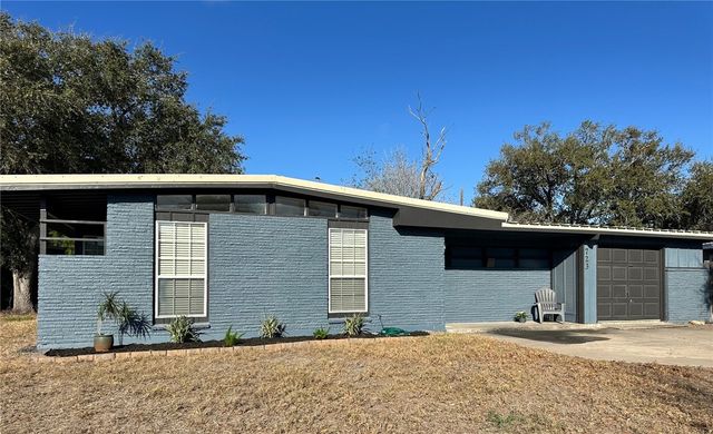 723 Santa Barbara Dr, Kingsville, TX 78363