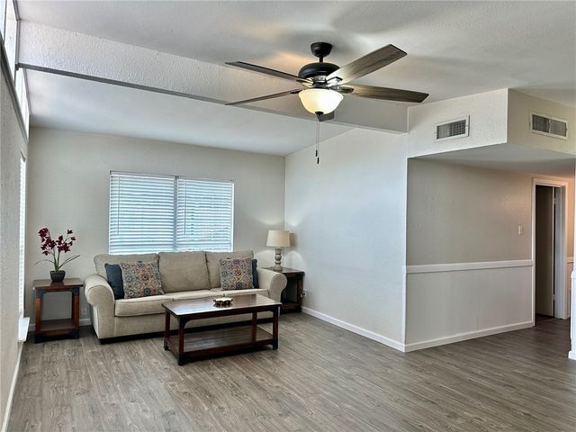 723 Santa Barbara Dr, Kingsville, TX 78363