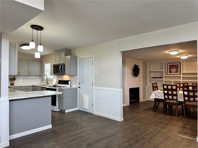 723 Santa Barbara Dr, Kingsville, TX 78363